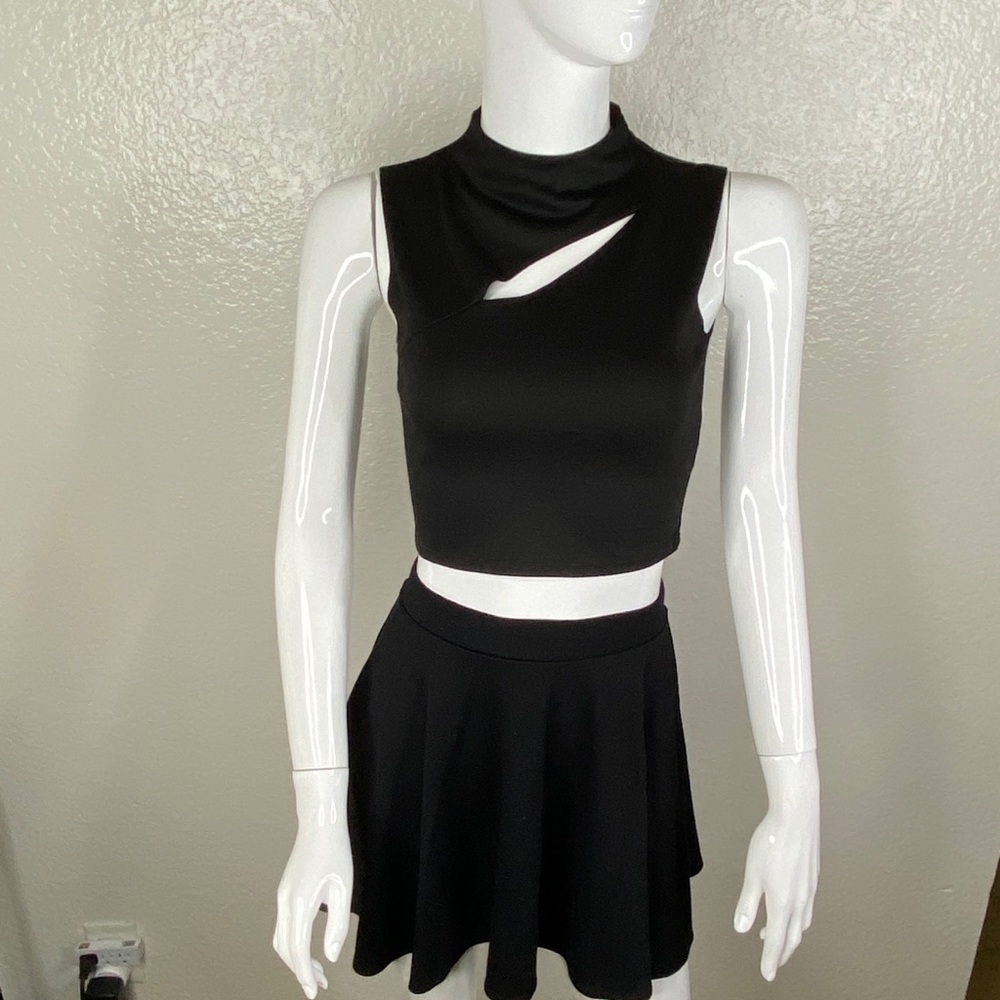 GUESS  Set - Picture 2 of 13